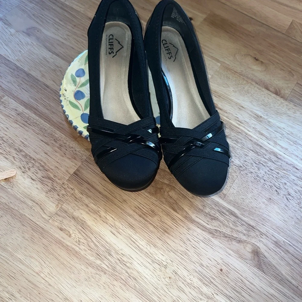 Life Stride Black Leather Loafers with Silver Chain Accent
